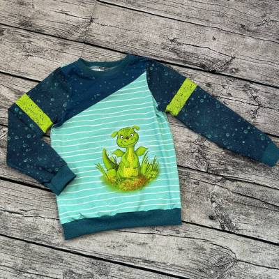 wunderschönes Langarmshirt / Shirt gr.122/128 grüner Drache 