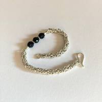 Byzantinisches Chainmaille-Armband aus Sterlingsilber mit Onyxperlen