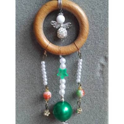 Perlenengel im Holzring – Handgefertigter Baumschmuck mit Anhängern und Perlensträngen