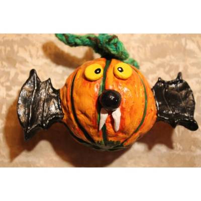 FLEDERKÜRBIS– Handgemachte Halloweendeko aus einer Kunststoffkugel und Modelliermasse für Deine Halloweenparty