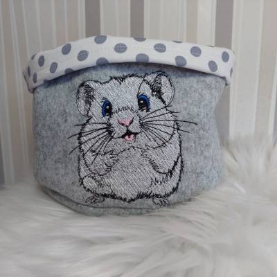 Geschenkekörbchen/Utensilo bestickt mit einer süßen Maus