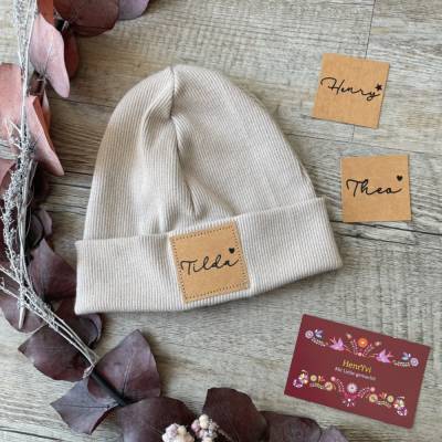 Mütze mit Namen personalisiert in beige für Babys, Jungen, Mädchen, Damen und Herren