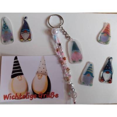 Schlüsselanhänger Wichtel aus Schrumpffolie mit Perlenstrang und Grußkarte – liebevolles Geschenk