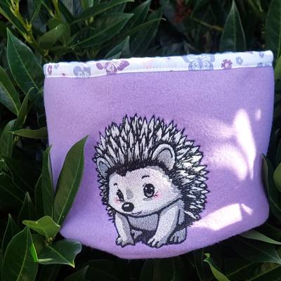 Geschenkekörbchen bestickt mit einem Igel