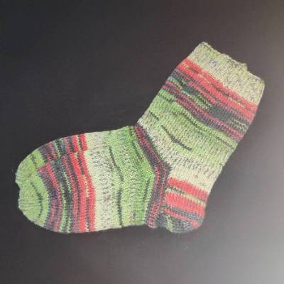 Handgestrickte Socken Gr.34/35 in verschieden Grüntönen/Rot und Dunkelgrün