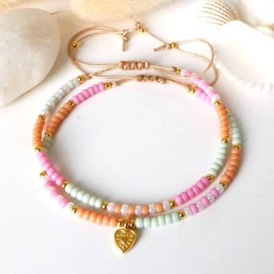 Buntes Armband Set aus Miyuki Glasperlen in Orange Pink Weiß Zartgrün, Verstellbar, mit vergoldetem Anhänger
