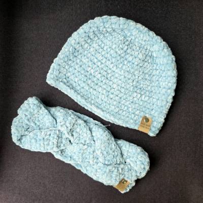 Hellblaue Mütze oder Stirnband aus Chenillewolle Kuschelwarm & Pflegeleicht