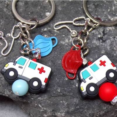 Personalisierbarer Schlüsselanhänger Sanitäter – Geschenk Rettungsdienst Glücksbringer Krankenwagen