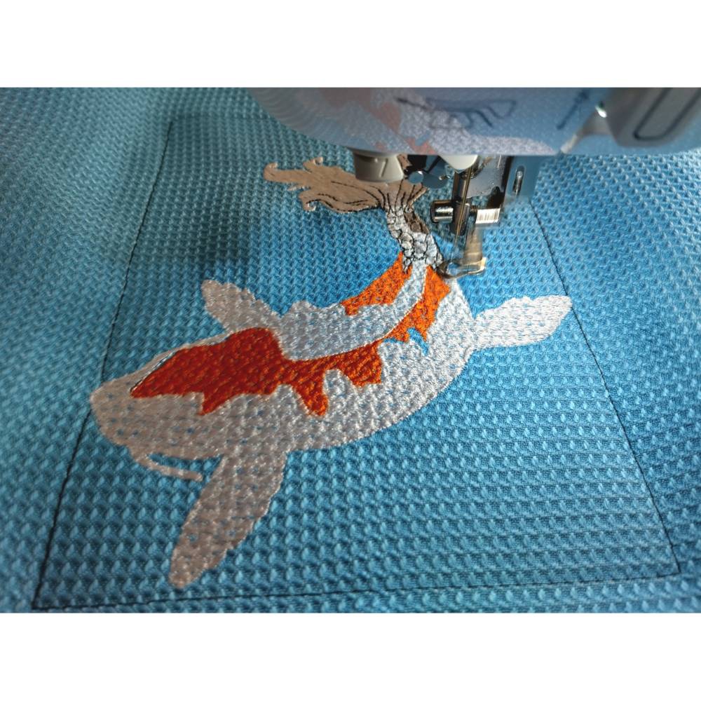 Koi Fisch Stickdatei 14x14cm bzw. 15x15cm – Japanisches Muster für Stickmaschine | Detaillierte Karpfen Stickerei Bild 2