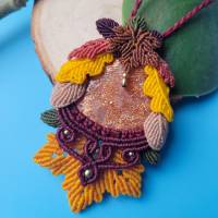 Makramee-Halskette Herbstlaub mit Sonnenstein – Längenverstellbar & Herbstfarben