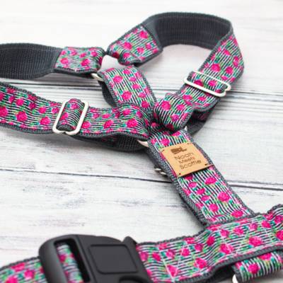 Hundegeschirr BLOOMLINE – grau, Rosenmuster, elegant, robust, verstellbar, stilvoll