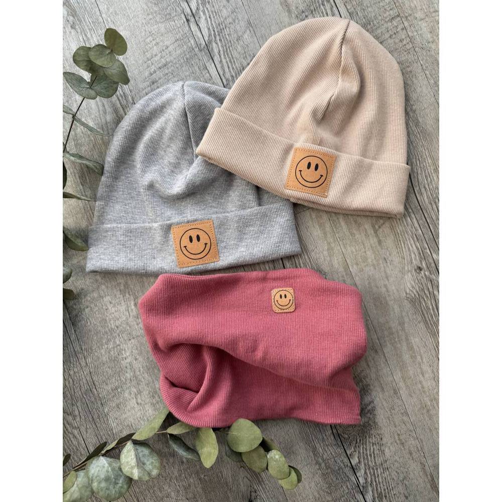 Mütze und Loop mit Smiley  in beige und hellgrau   für Babys, Jungen, Mädchen, Damen und Herren Bild 1