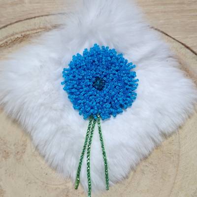 Handgefertigte Brosche „Türkisblume“– Ø ca. 5,5 cm + Fransen, Anstecknadel, Handarbeit.