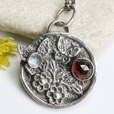 Medaillon Anhänger Silber, Charms, Hessonit Granat, blauer Labradorit, Blumen Halskette Sterling Silber, Schmetterling