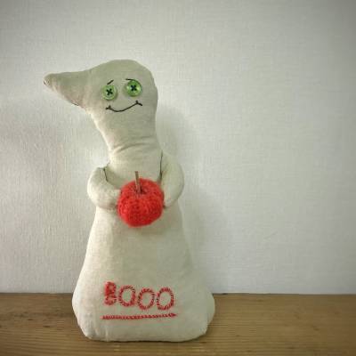 Genähtes Gespenst mit gehäkeltem Kürbis - ein tolles Upcycling Unikat für Halloween oder Gothik Fans
