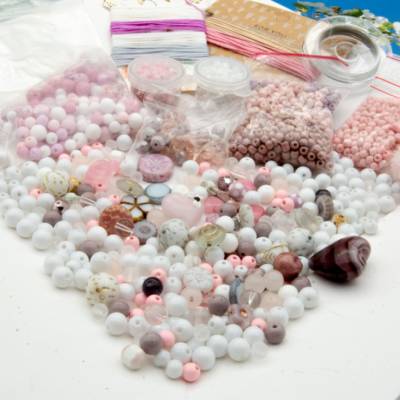 DIY Perlenbastelmischung rosa, weiß, Taschenbaumler, selbermachen, Perlensuppe, Schmuckherstellung, Geschenkidee