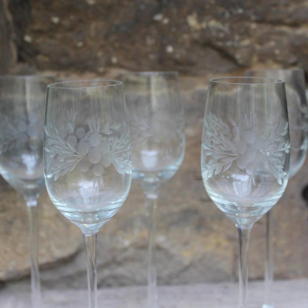 5er Set Portweingläser langstielig / geschliffenes florales Dekor / mundgeblasen Vintage