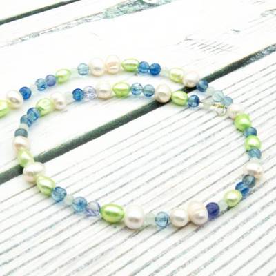 Elegante Perlenkette, hellgrün, weiß, blau Schmuck, Unikat, Geschenkidee für Sie, Kolleginnen, Weihnachten