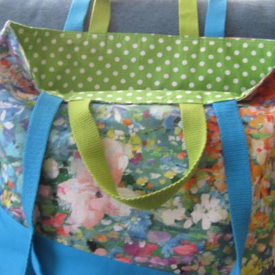 Stofftasche aus Baumwolle mit vier Henkeln
