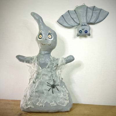Türstopper Gespenst mit hängender Fledermaus - ein tolles Upcycling Unikat für Halloween
