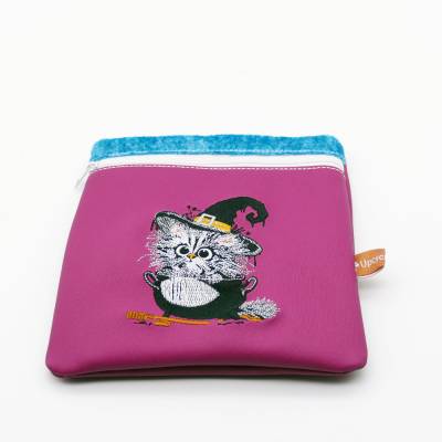 Reißverschlußtasche Süße Hexenkatze im Zauberkessel Halloween Fantasy Halloween Unikate Nachhaltig