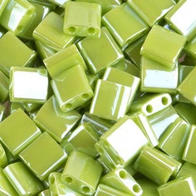 TL0439 Opaque Chartreuse Luster 5x5x1,9mm Miyuki Tila Beads Japanische quadratische 2-Loch Perlen 5g