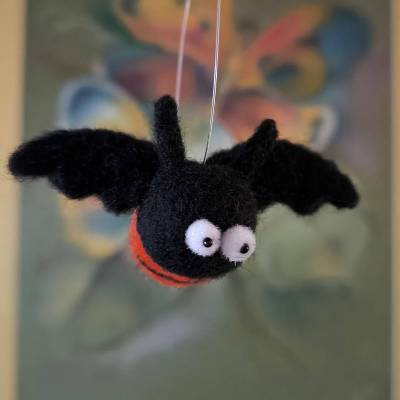 Glücksbringer Hummel : "Spooky McSumm" - die charmanteste Halloween Hummel der Welt aus Filz, handmade mit herz