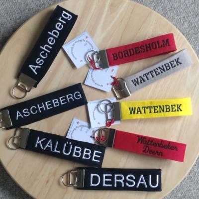 Schlüsselanhänger Band mit Wunschtext bestickt – Individuelles Geschenk