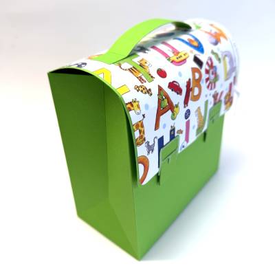 Handgefertigter Schulranzen aus Karton, hellgrün – Geschenkbox zur Einschulung 14,5 × 16 × 7,5 cm