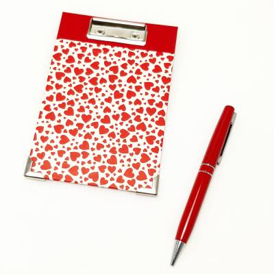 Klemmbrett Mini Herzen 10,0 x 15,0 cm – Handgefertigter Zettelhalter mit Buchecken