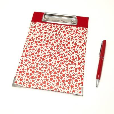 Klemmbrett DIN A5 Herzen – Handgefertigte Schreibunterlage 16,0 x 23,0 cm