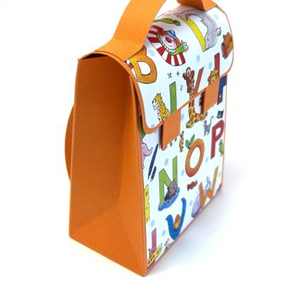 Handgemachte Schultasche aus Karton – Geschenkverpackung zur Einschulung (9 x 12 x 5 cm)