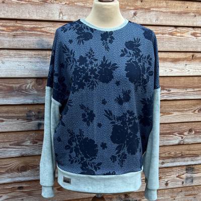 Kuschliger Pulli Gr. S/M Blumen und Frottee in lindgrün
