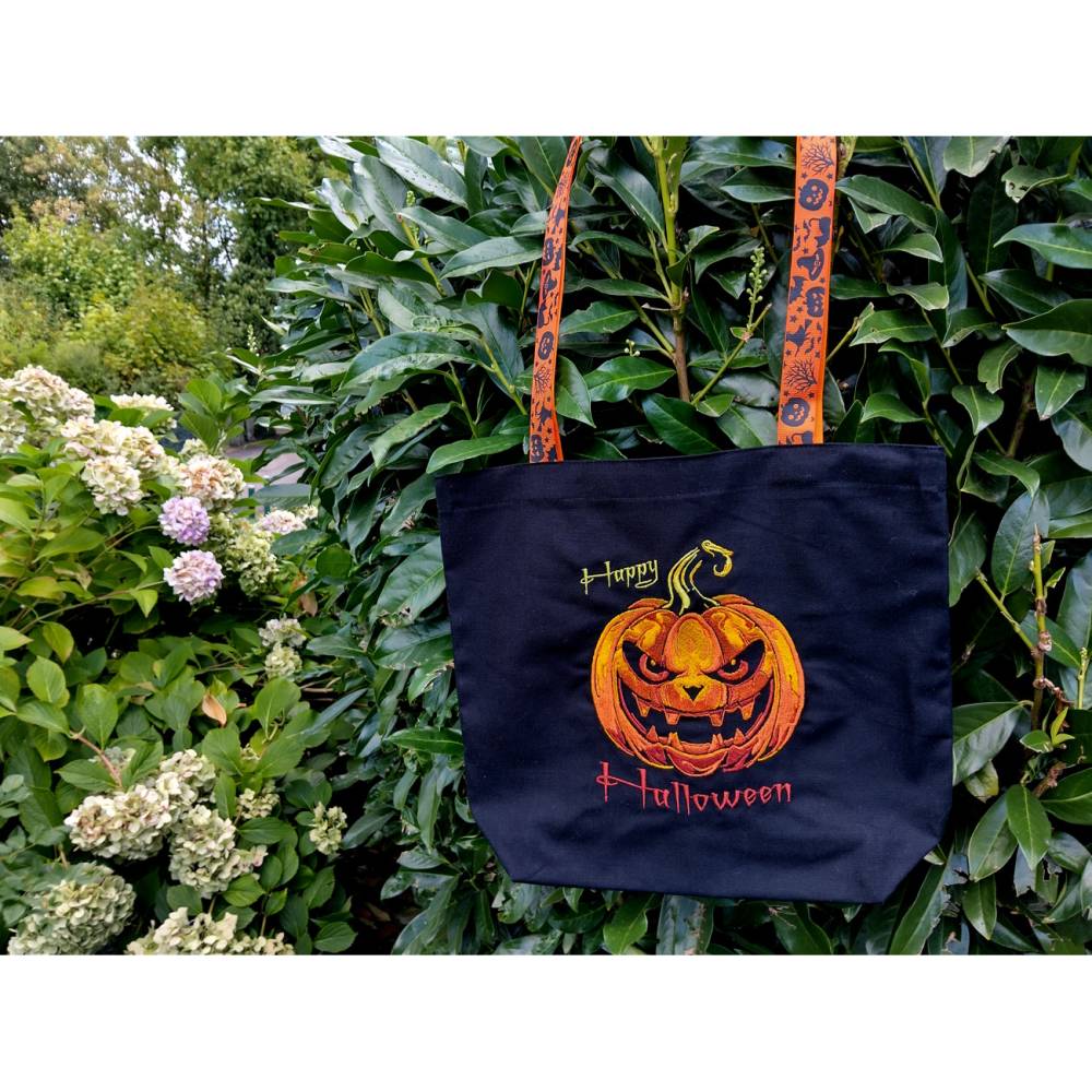 Kürbis lachend Lichteffekt Stickdatei 18x18cm bzw. 20x20cm – Perfekt für Halloween auf schwarzen Stoffen Bild 2