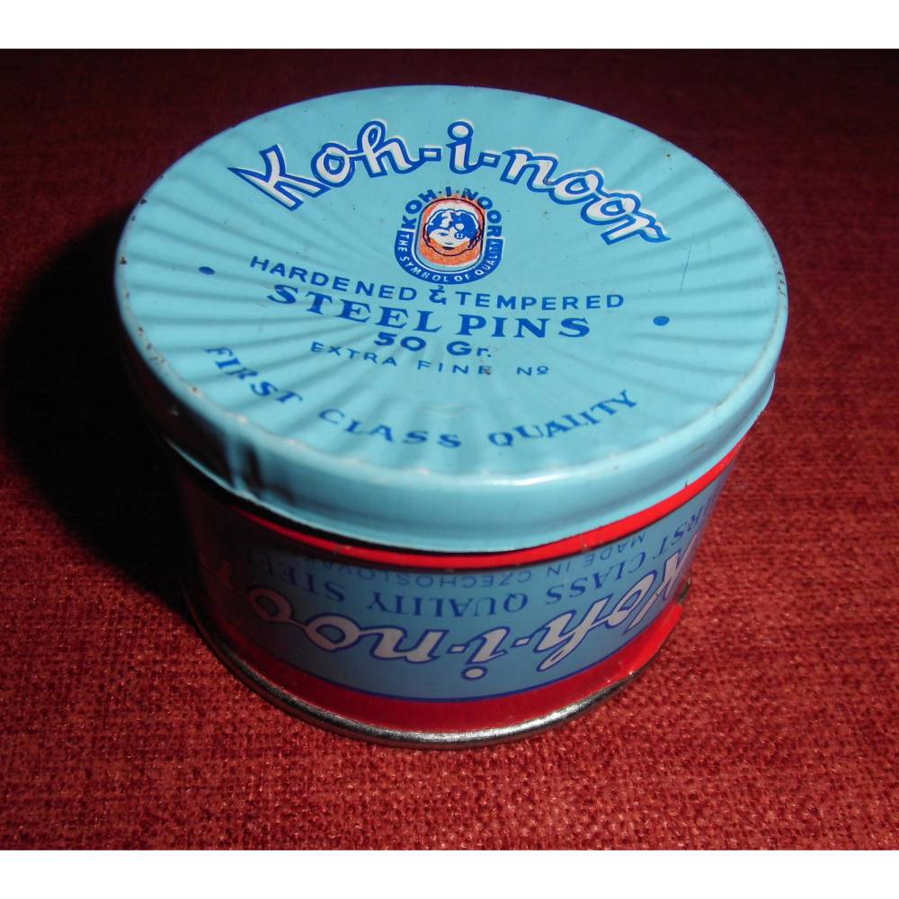 Vintage kleine Blechdose mit Stecknadeln aus den 1960er oder 1970er Jahren