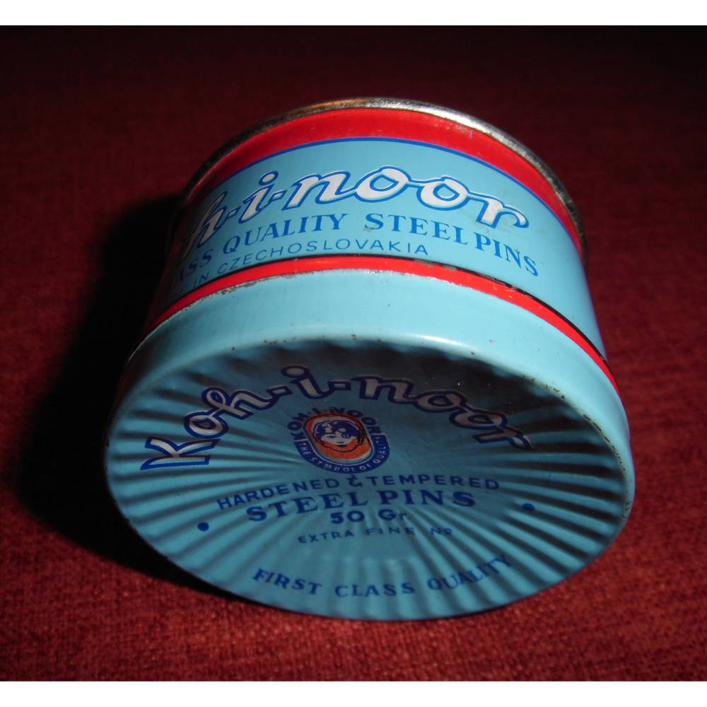 Vintage kleine Blechdose mit Stecknadeln aus den 1960er oder 1970er Jahren