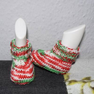 1 Paar gestrickte Schuhe "Jingle Bells", Babyschuhe, Babyschühchen, Boots, Stiefel Größe 15-16 (9cm Sohle)