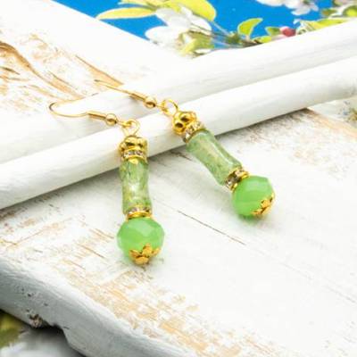 Elegante grüne Glasperlen Ohrhänger, Boho Ohrringe, handgemachter Unikatschmuck, Weihnachtsgeschenk