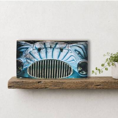 Rennwagen - Oldtimer Front – Fotodruck auf Altholzbalken – Vintage Auto Wanddeko – Unikat Holzkunst