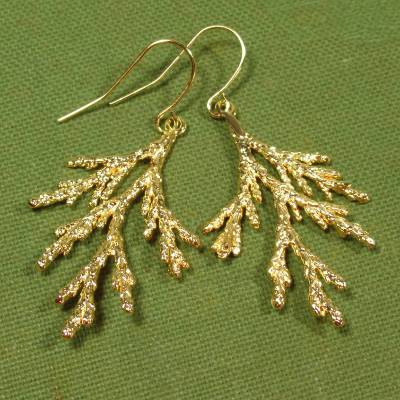 Vergoldete Ohrringe TANNENZWEIGE aus Messing – Handgemachter Naturschmuck (2491)