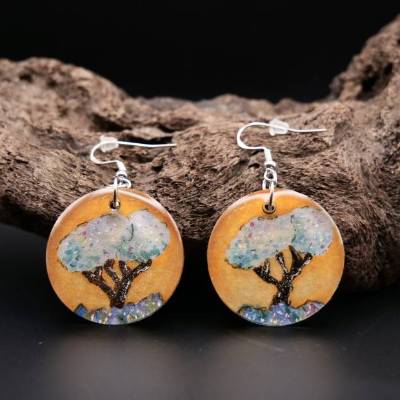 Handgemalte Aquarell-Ohrringe „Mystischer Baum“ aus Gießharz – Geschenkidee für Mama & Freundin