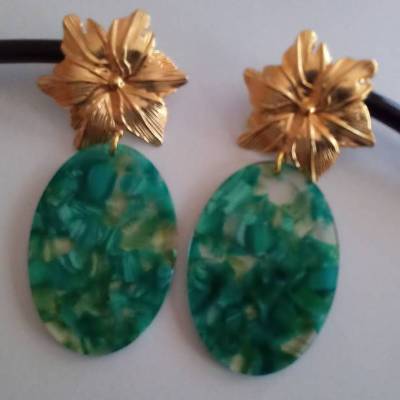 Trendiger Ohrschmuck grün multicolor – Goldene Ohrringe für Damen