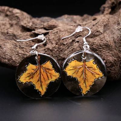 Handgemalte Ahornblatt-Ohrringe aus Aquarell & Gießharz – Geschenkidee für Mama, Oma & Freundin
