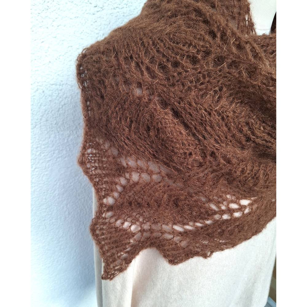 Handgestrickter Laceschal aus Alpaka & Seide in Schokobraun – Edler Strickschal mit Ajourmuster, 170x34 cm Bild 3