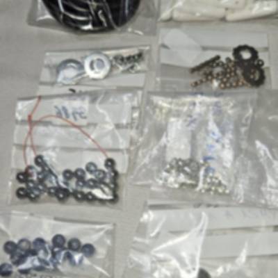 Konvolut Schmuckmaterial – Riesiges Schmuckzubehör Paket mit Perlen, Verschlüssen & Anhängern