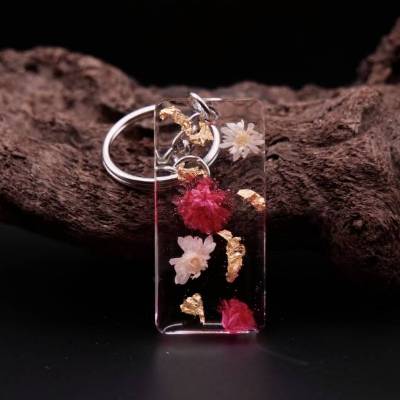 Handgemachter Blüten-Schlüsselanhänger aus Gießharz mit Goldflocken – Geschenk für Mama & Oma zu Weihnachten, Geburtstag