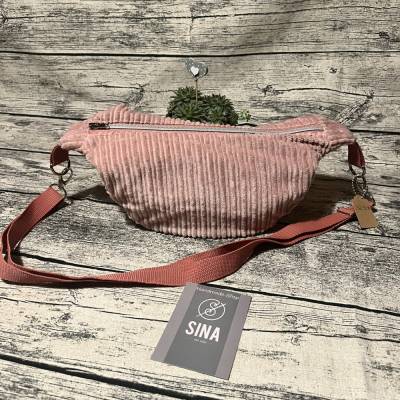 Moonbag in traumhaft schönem Altrosa aus weichem Cord-Halfmoonbag-Bananentasche