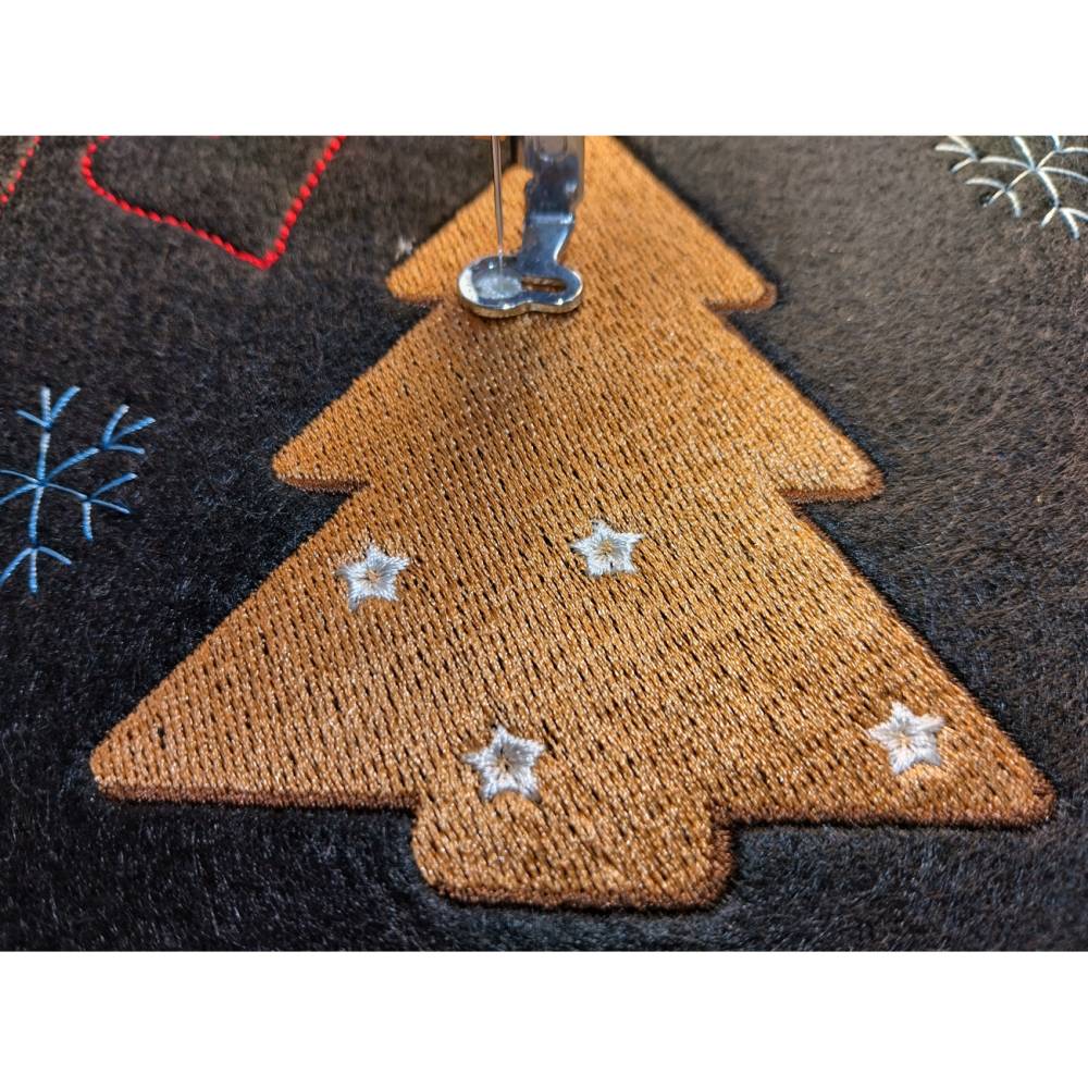 Stickdatei Weihnachtsbaum Lebkuchen 12-14x18cm – Weihnachtsstickerei mit Lichterkette für Stickmaschinen Bild 2
