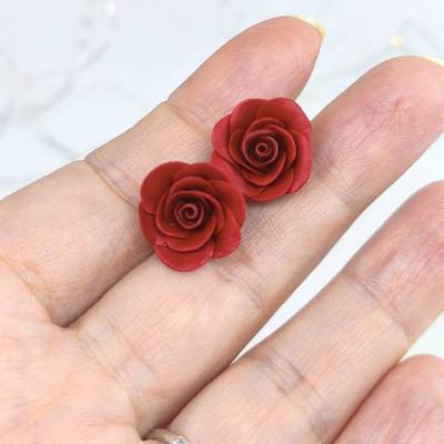 Rote Rosen Ohrstecker aus Polymer Clay mit Sterling Silber Ohrsteckern