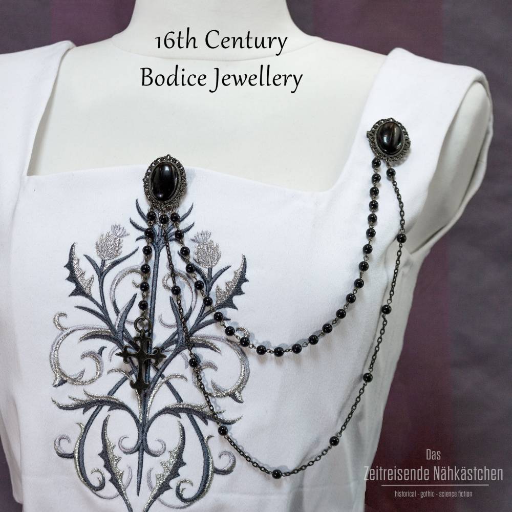 Elizabethanischer Gewandschmuck – Tudor Schmuckset mit schwarzem Onyx & Perlenketten für Renaissance, Bild 1